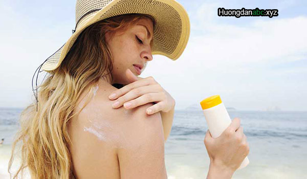 Hướng dẫn cách chọn kem chống nắng cho da mặt nhờn và mụn