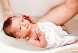 Hướng dẫn cách tắm cho trẻ sơ sinh vào mùa đông an toàn nhất
